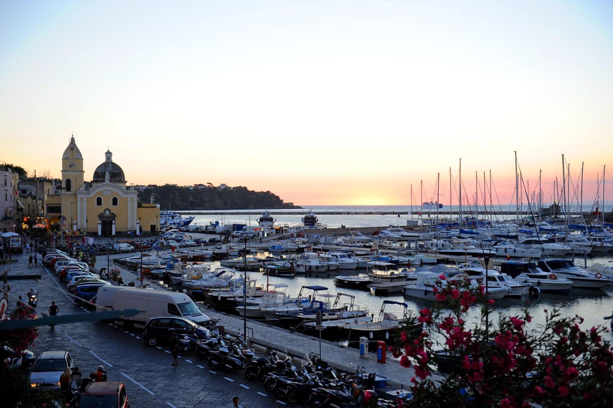 L'Isola Del Postino Rooms Procida Ngoại thất bức ảnh